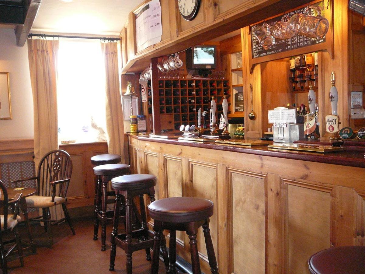 photo of King William IV Country Pub and Hotel interior